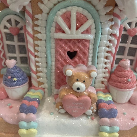 Love & Cupcakes Light Up Valentine's Gingerbread Style House Pink Pastel Decor - Picture 4 of 10